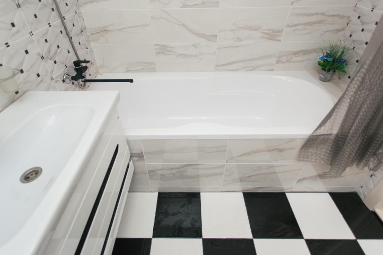 De Luxe Apartments Centr Illinskaya Sumi Dış mekan fotoğraf